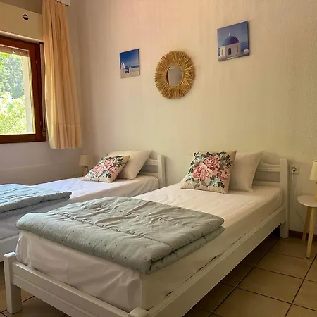 Naos - Adamos Holidays