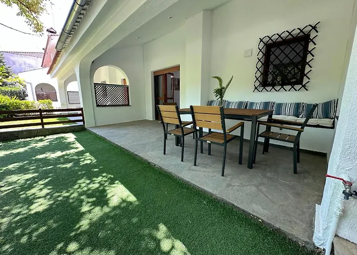 Naos Villa